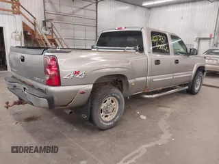 2003 Chevrolet Silverado 1500HD LS z VIN 1GCGK13U43F215122, wystawiony jako IAAI lot #42277237 z przebiegiem Nie podano mil oraz . Historia ofert i sprzedaży dostępna na DreamBid. Obrazek 4.