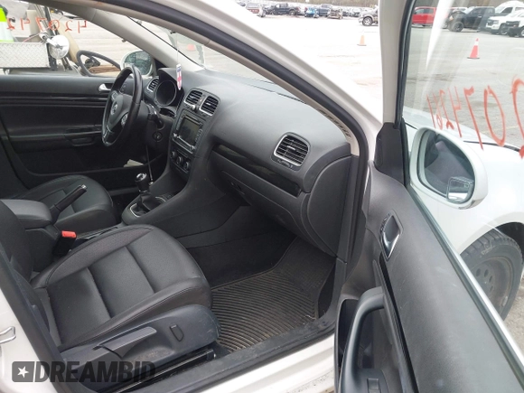 2014 Volkswagen Jetta SportWagen TDI with VIN 3VWML7AJ5EM601267, listed as a IAAI auction lot 42074261 with 155,310 mi miles. Bid and sale history available at carsss.com. Image 5.