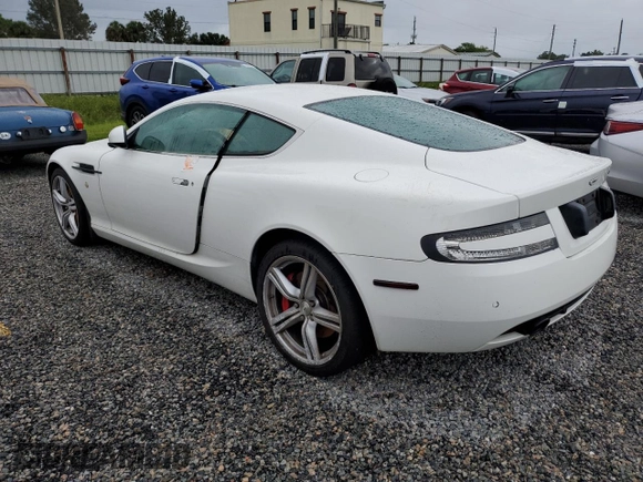 2011 Aston Martin DB9 z VIN SCFFDAAE8BGA13186, wystawiony jako Copart lot #74703544 z przebiegiem Nie podano mil oraz Szkody całkowita. Historia ofert i sprzedaży dostępna na DreamBid. Obrazek 2.