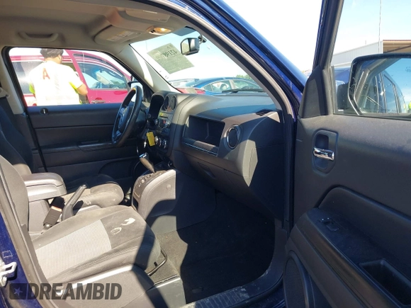 2015 Jeep Patriot Altitude z VIN 1C4NJRBB9FD155170, wystawiony jako IAAI lot #42198709 z przebiegiem 241 947 mil mil oraz . Historia ofert i sprzedaży dostępna na DreamBid. Obrazek 5.
