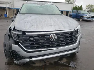 2024 Volkswagen Atlas SEL Premium R-Line with VIN 1V2FR2CA9RC555829, listed as a Copart auction lot 58841885 with 6,535 mi miles and Salvage title. Bid and sale history available at DreamBid. Image 5.
