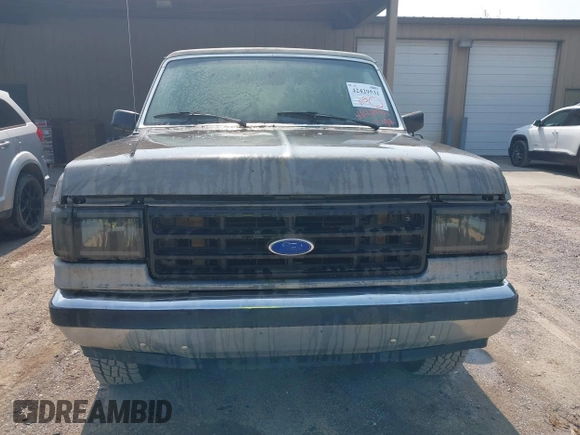 1989 Ford Bronco XL z VIN 1FMEU15NXKLA14330, wystawiony jako IAAI lot #42429531 z przebiegiem 82 009 mil mil oraz . Historia ofert i sprzedaży dostępna na DreamBid. Obrazek 6.