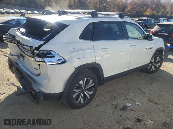 2024 Volkswagen Atlas SE with VIN 1V2LE2CA0RC236608, listed as a Copart auction lot 79430654 with 9,705 mi miles and Salvage title. Bid and sale history available at DreamBid. Image 3.