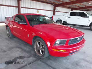 2005 Ford Mustang Deluxe z VIN 1ZVFT80N055129276, wystawiony jako IAAI lot #42524403 z przebiegiem 76 256 mil mil oraz . Historia ofert i sprzedaży dostępna na DreamBid. Obrazek 1.