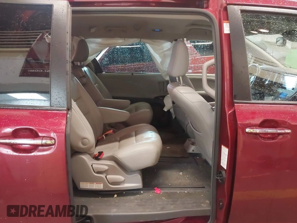 2018 Toyota Sienna XLE Auto Access Seat with VIN 5TDYZ3DC8JS935926, listed as a IAAI auction lot 41630567 with 105,224 mi miles. Bid and sale history available at carsss.com. Image 8.