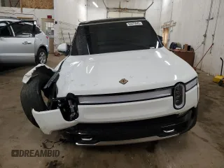 2023 Rivian R1S Adventure z VIN 7PDSGABA2PN013659, wystawiony jako Copart lot #53475945 z przebiegiem 13 928 mil mil oraz Szkody całkowita. Historia ofert i sprzedaży dostępna na DreamBid. Obrazek 5.