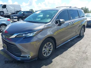 2023 Toyota Sienna XLE с VIN 5TDYSKFC4PS076631, выставлен на аукционе IAAI как лот 42527538 с пробегом 20 123 миль миль и . История ставок и продаж доступна на DreamBid. Изображение 18.