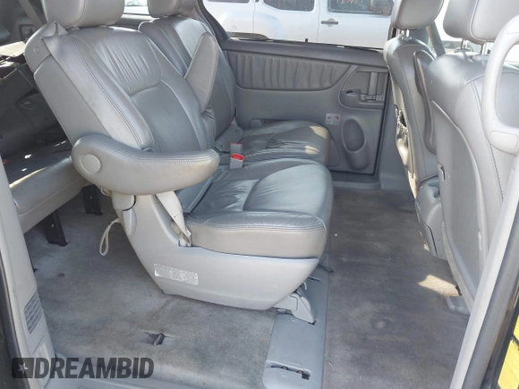 2010 Toyota Sienna XLE z VIN 5TDYK4CC4AS310757, wystawiony jako IAAI lot #42496526 z przebiegiem 238 468 mil mil oraz . Historia ofert i sprzedaży dostępna na DreamBid. Obrazek 8.