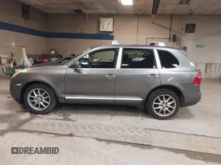 2010 Porsche Cayenne z VIN WP1AA2APXALA04788, wystawiony jako IAAI lot #42204623 z przebiegiem 183 016 mil mil oraz . Historia ofert i sprzedaży dostępna na DreamBid. Obrazek 14.