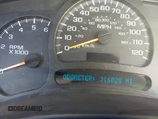 2003 Chevrolet Silverado 1500HD LS z VIN 1GCGC13U83F238531, wystawiony jako IAAI lot #41809747 z przebiegiem 316 028 mil mil oraz . Historia ofert i sprzedaży dostępna na DreamBid. Obrazek 7.