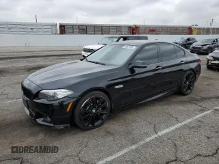 2015 BMW 5 Series 535i z VIN WBA5B1C5XFD922464, wystawiony jako Copart lot #55681305 z przebiegiem 123 995 mil mil oraz Szkoda całkowita • Salvage title. Historia ofert i sprzedaży dostępna na DreamBid. Obrazek 1.