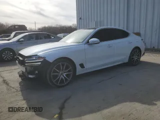 2022 Genesis G70 2.0T z VIN KMTG34TA1NU103382, wystawiony jako Copart lot #49459415 z przebiegiem 28 399 mil mil oraz Szkody całkowita. Historia ofert i sprzedaży dostępna na DreamBid. Obrazek 1.