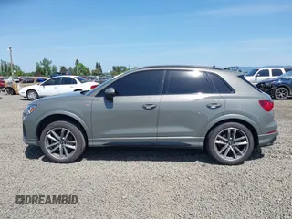 2022 Audi Q3 S line Premium Plus z VIN WA1EECF32N1040652, wystawiony jako IAAI lot #42140861 z przebiegiem 43 452 mil mil oraz . Historia ofert i sprzedaży dostępna na DreamBid. Obrazek 14.