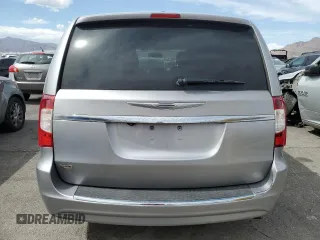 2013 Chrysler Town & Country Touring z VIN 2C4RC1BG0DR630188, wystawiony jako Copart lot #53320815 z przebiegiem 115 026 mil mil oraz Szkoda całkowita • Salvage title. Historia ofert i sprzedaży dostępna na DreamBid. Obrazek 6.