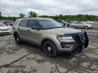 2016 Ford Police Interceptor Utility z VIN 1FM5K8AR0GGC07903, wystawiony jako Copart lot #57298705 z przebiegiem 223 695 mil mil oraz Szkody całkowita. Historia ofert i sprzedaży dostępna na DreamBid. Obrazek 4.