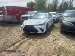 2019 Lexus ES 350 z VIN 58ABZ1B16KU002779, wystawiony jako Copart lot #54559805 z przebiegiem Nie podano mil oraz Czysty tytuł • Clean title. Historia ofert i sprzedaży dostępna na DreamBid. Obrazek 5.