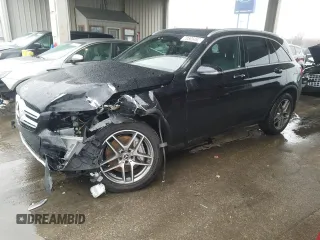 2019 Mercedes-Benz GLC with VIN WDC0G4KB2KV142335, listed as a Copart auction lot 70505462 with 30,240 mi miles. Bid and sale history available at carsss.com. Image 1.