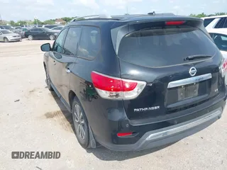 2014 Nissan Pathfinder S z VIN 5N1AR2MNXEC635952, wystawiony jako IAAI lot #42397299 z przebiegiem 159 727 mil mil oraz . Historia ofert i sprzedaży dostępna na DreamBid. Obrazek 3.