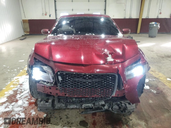 2019 Chrysler 300 S z VIN 2C3CCAGG1KH632103, wystawiony jako Copart lot #44541055 z przebiegiem 113 501 mil mil oraz Szkoda całkowita • Salvage title. Historia ofert i sprzedaży dostępna na DreamBid. Obrazek 5.