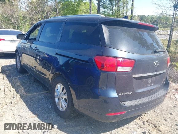 2015 Kia Sedona LX with VIN KNDMB5C14F6036762, listed as a IAAI auction lot 42002812 with 140,518 mi miles. Bid and sale history available at carsss.com. Image 3.