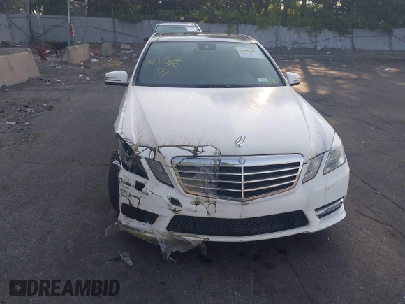 2013 Mercedes-Benz E-Class E 350 Luxury with VIN WDDHF8JB3DA767833, listed as a IAAI auction lot 40347863 with 90,981 mi miles. Bid and sale history available at carsss.com. Image 12.