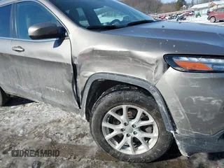 2018 Jeep Cherokee Latitude z VIN 1C4PJMCX2JD570426, wystawiony jako IAAI lot #41394183 z przebiegiem 182 419 mil mil oraz . Historia ofert i sprzedaży dostępna na DreamBid. Obrazek 6.