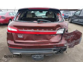 2016 Lincoln MKX Reserve z VIN 2LMPJ6LP0GBL42595, wystawiony jako IAAI lot #41248786 z przebiegiem 99 895 mil mil oraz . Historia ofert i sprzedaży dostępna na DreamBid. Obrazek 17.