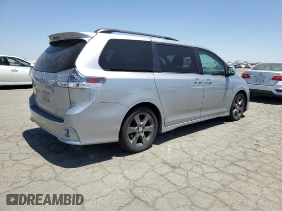 2015 Toyota Sienna SE z VIN 5TDXK3DC4FS632505, wystawiony jako Copart lot #63234885 z przebiegiem 86 847 mil mil oraz Czysty tytuł • Clean title. Historia ofert i sprzedaży dostępna na DreamBid. Obrazek 3.