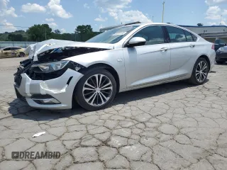 2018 Buick Regal Essence z VIN W04GP6SX6J1131429, wystawiony jako Copart lot #62010195 z przebiegiem 134 634 mil mil oraz Szkoda całkowita • Salvage title. Historia ofert i sprzedaży dostępna na DreamBid. Obrazek 1.