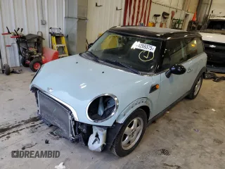 2011 MINI Clubman with VIN WMWZF3C5XBTX82059, listed as a Copart auction lot 44269375 with 71,604 mi miles and Clean Title. Bid and sale history available at DreamBid. Image 1.