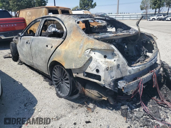 2024 Mercedes-Benz C 300 z VIN W1KAF4GB3RR217669, wystawiony jako Copart lot #54194875 z przebiegiem Nie podano mil oraz Nie do naprawy • Non repairable. Historia ofert i sprzedaży dostępna na DreamBid. Obrazek 2.