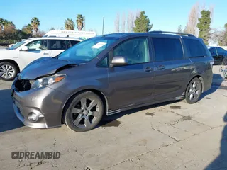 2011 Toyota Sienna SE with VIN 5TDXK3DC5BS064260, listed as a IAAI auction lot 41616160 with 98,505 mi miles. Bid and sale history available at carsss.com. Image 2.