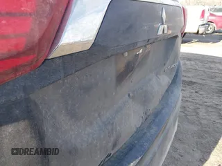 2018 Mitsubishi Outlander ES z VIN JA4AZ3A35JZ058407, wystawiony jako IAAI lot #41428922 z przebiegiem 141 701 mil mil oraz . Historia ofert i sprzedaży dostępna na DreamBid. Obrazek 21.