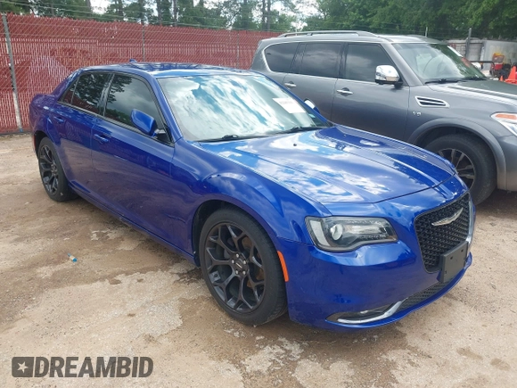 2019 Chrysler 300 S z VIN 2C3CCABG2KH697632, wystawiony jako IAAI lot #42205333 z przebiegiem 82 250 mil mil oraz . Historia ofert i sprzedaży dostępna na DreamBid. Obrazek 1.