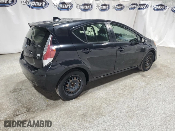 2016 Toyota Prius One z VIN JTDKDTB3XG1120141, wystawiony jako Copart lot #52916975 z przebiegiem 131 063 mil mil oraz Czysty tytuł • Clean title. Historia ofert i sprzedaży dostępna na DreamBid. Obrazek 3.
