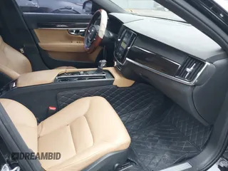 2017 Volvo S90 Momentum with VIN YV1102AK3H1006469, listed as a IAAI auction lot 41795564 with 121,001 mi miles. Bid and sale history available at carsss.com. Image 5.