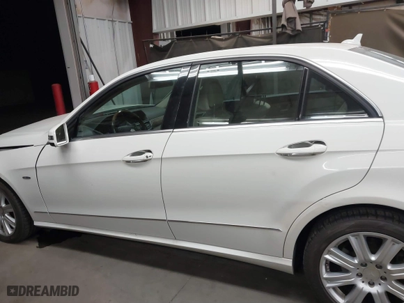 2012 Mercedes-Benz E-Class E 350 Luxury with VIN WDDHF5KB9CA548550, listed as a IAAI auction lot 41626757 with 125,402 mi miles. Bid and sale history available at carsss.com. Image 14.
