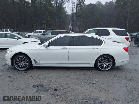 2017 BMW 7 Series 740i z VIN WBA7E2C51HG740000, wystawiony jako IAAI lot #41407048 z przebiegiem 114 929 mil mil oraz . Historia ofert i sprzedaży dostępna na DreamBid. Obrazek 14.