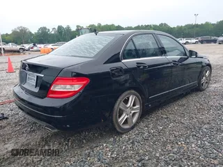 2011 Mercedes-Benz C 300 Sport z VIN WDDGF5EB8BR141083, wystawiony jako IAAI lot #42185957 z przebiegiem 194 998 mil mil oraz . Historia ofert i sprzedaży dostępna na DreamBid. Obrazek 4.