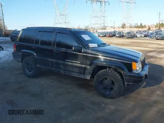 1996 Jeep Grand Cherokee Laredo with VIN 1J4GZ58S3TC197587, listed as a IAAI auction lot 41423318 with 200,116 mi miles. Bid and sale history available at carsss.com. Image 1.