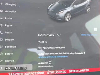 2024 Tesla Model Y z VIN 7SAYGDEDXRF032666, wystawiony jako IAAI lot #42373033 z przebiegiem 7 428 mil mil oraz . Historia ofert i sprzedaży dostępna na DreamBid. Obrazek 7.