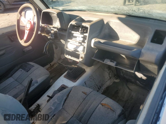 1990 Geo Tracker z VIN 2CNBJ18UXL6217744, wystawiony jako Copart lot #84203244 z przebiegiem 23 221 mil mil oraz Szkody całkowita. Historia ofert i sprzedaży dostępna na DreamBid. Obrazek 8.