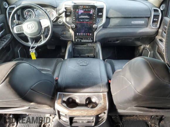 2020 Ram 3500 Laramie z VIN 3C63R3MLXLG293695, wystawiony jako Copart lot #45008095 z przebiegiem 102 028 mil mil oraz Szkoda całkowita • Salvage title. Historia ofert i sprzedaży dostępna na DreamBid. Obrazek 8.