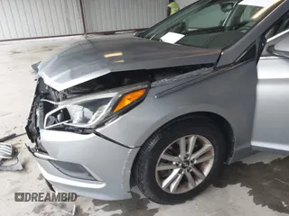 2016 Hyundai Sonata SE with VIN 5NPE24AF0GH375684, listed as a IAAI auction lot 42008639 with 172,199 mi miles and . Bid and sale history available at carsss.com. Image 6.