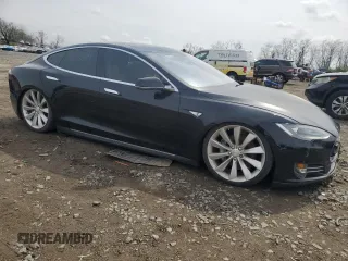 2013 Tesla Model S z VIN 5YJSA1CN8DFP22679, wystawiony jako Copart lot #51812615 z przebiegiem 1 211 mil mil oraz Czysty tytuł • Clean title. Historia ofert i sprzedaży dostępna na DreamBid. Obrazek 4.