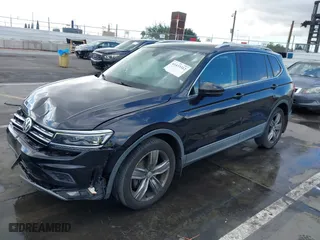 2018 Volkswagen Tiguan Wolfsburg Edition with VIN 3VV5B7AX7JM154967, listed as a IAAI auction lot 41433312 with 61,679 mi miles. Bid and sale history available at carsss.com. Image 18.