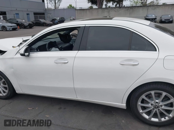 2019 Mercedes-Benz A 220 z VIN WDD3G4EB7KW022688, wystawiony jako IAAI lot #42023919 z przebiegiem 59 968 mil mil oraz . Historia ofert i sprzedaży dostępna na DreamBid. Obrazek 15.