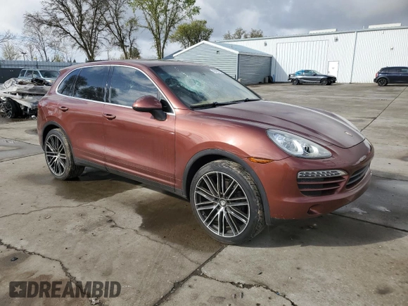2012 Porsche Cayenne z VIN WP1AA2A21CLA06372, wystawiony jako Copart lot #49437725 z przebiegiem 137 530 mil mil oraz Szkoda całkowita • Salvage title. Historia ofert i sprzedaży dostępna na DreamBid. Obrazek 4.