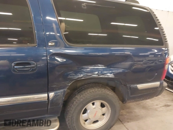 2000 GMC Yukon XL SLT with VIN 3GKFK16T3YG135321, listed as a IAAI auction lot 40952741 with 204,820 mi miles. Bid and sale history available at carsss.com. Image 6.
