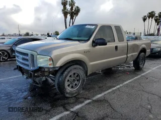 2005 Ford Super Duty F-250 XL with VIN 1FTSX205X5EA72216, listed as a Copart auction lot 44575325 with 217,271 mi miles and Salvage Title. Bid and sale history available at carsss.com. Image 1.